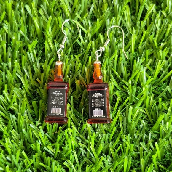 Jack Daniel's Whiskey Bottle Dangle Earrings - New - Picture 2 of 4